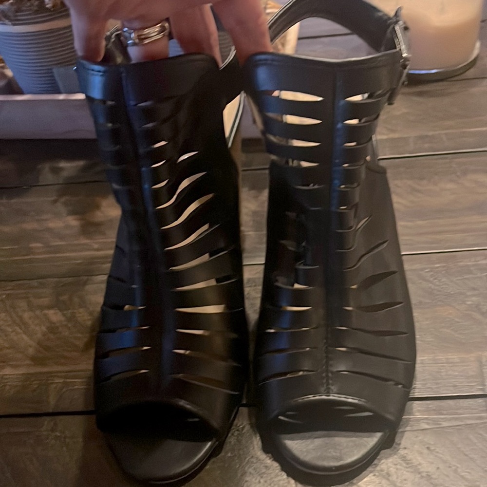 Chinese Laundry NEW, black open toe 4” heel with ankle strap
